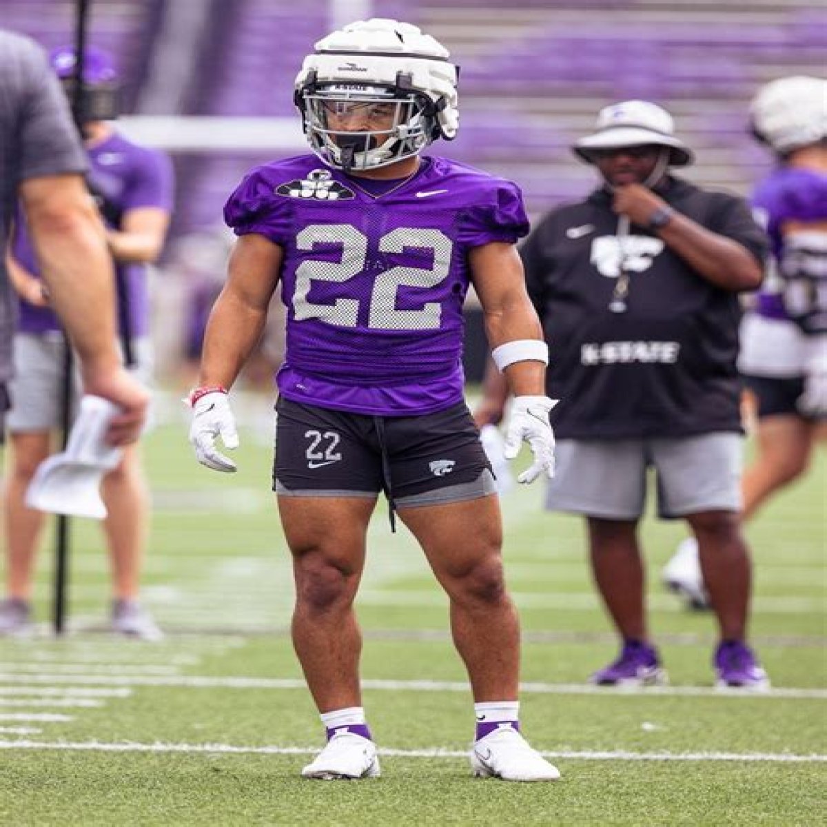 Deuce Vaughn Net Worth: Details About Stats, Height, Age, Draft, Contract - SarkariResult
