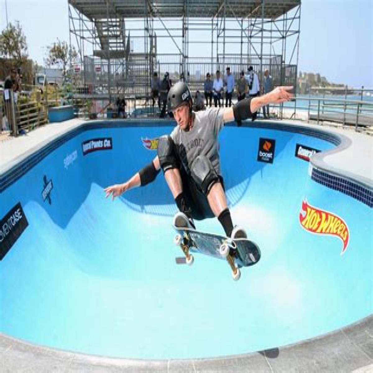 Tony Hawk’s Much-Awaited Health Update After Fans Notice an Unusual Thing in a
Photo Alongside the Undertaker